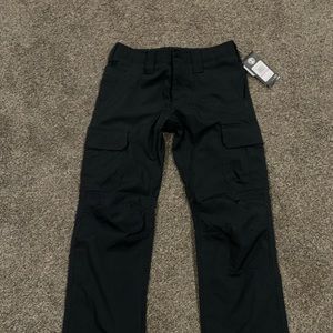 Black Under Armour pants size 6, tags still on them.